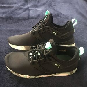 size 6y black and teal pumas, have barely worn